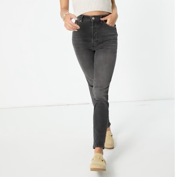 NWT FREE PEOPLE ZURI WASHED BLACK MOM JEANS - 26 - Picture 1 of 17